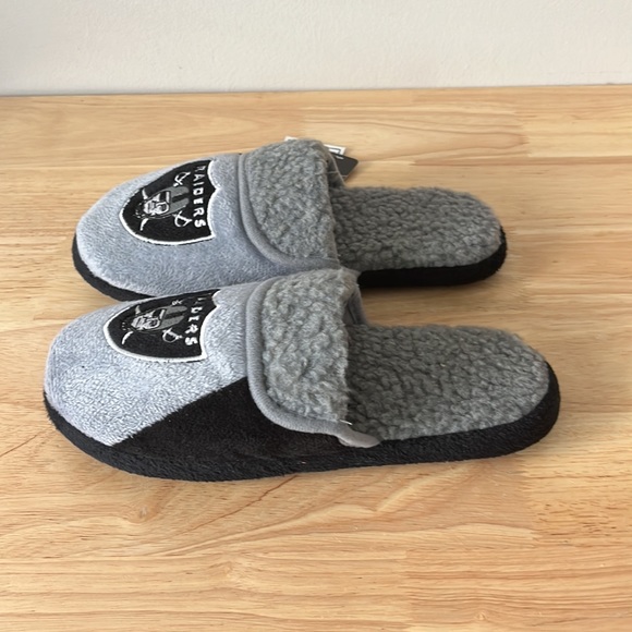 NFL | Las Vegas Raiders Slippers - Picture 2 of 3